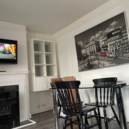 Bright And Spacious 2 Bedroom Apartment Sutton  Extérieur photo