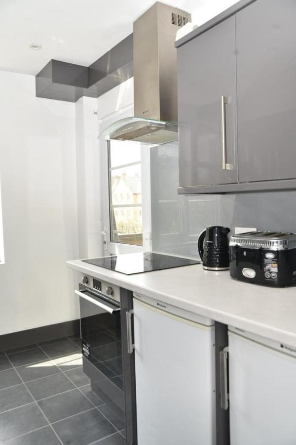 Bright And Spacious 2 Bedroom Apartment Sutton  Extérieur photo