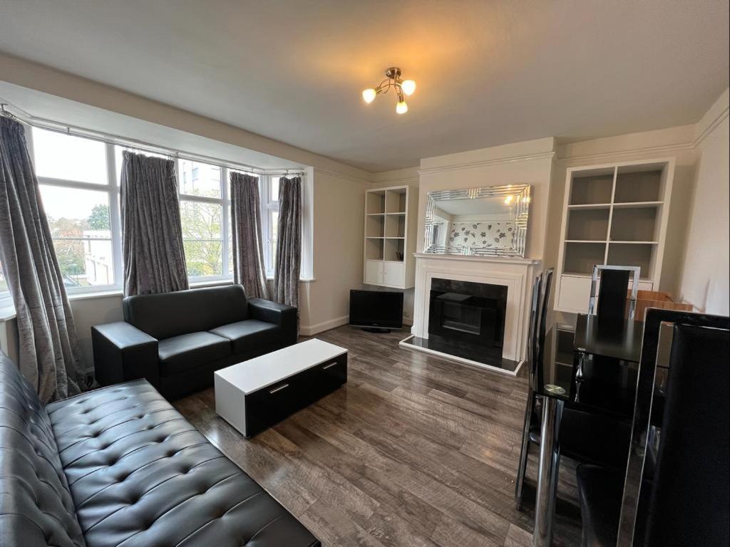 Bright And Spacious 2 Bedroom Apartment Sutton  Extérieur photo