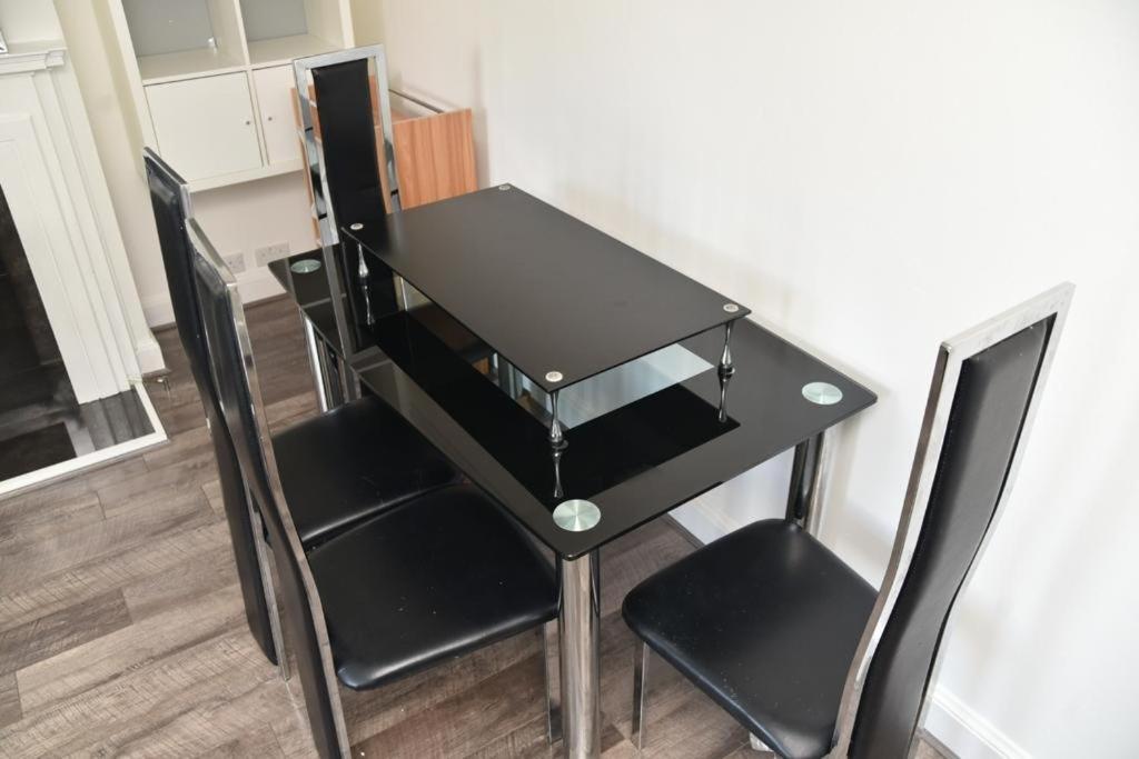 Bright And Spacious 2 Bedroom Apartment Sutton  Extérieur photo