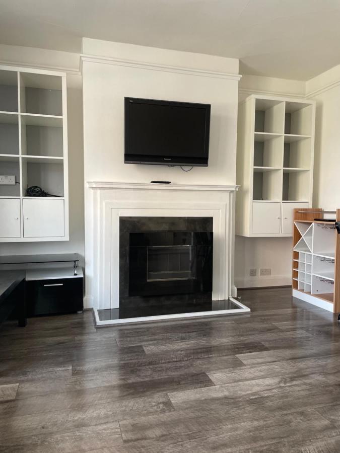 Bright And Spacious 2 Bedroom Apartment Sutton  Extérieur photo